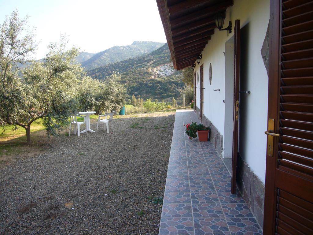 Su Trabi B&B Fluminimaggiore Cameră foto