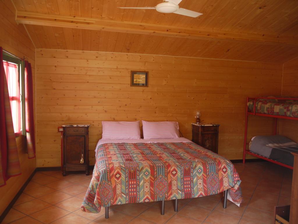 Su Trabi B&B Fluminimaggiore Cameră foto