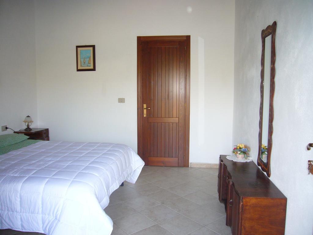 Su Trabi B&B Fluminimaggiore Cameră foto